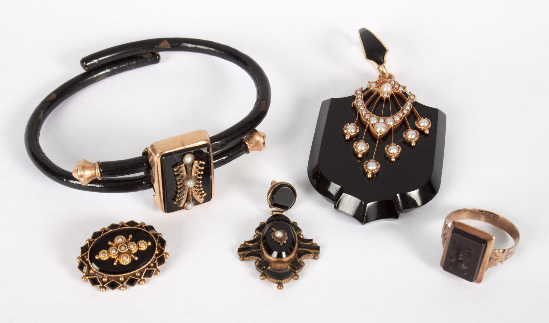 Appraisal: Five pieces of Victorian mourning jewelry including two pendants the