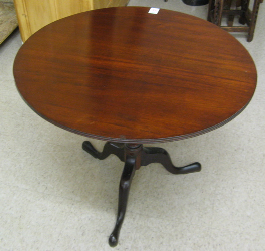 Appraisal: ROUND TILT-TOP TEA TABLE American th century having a round