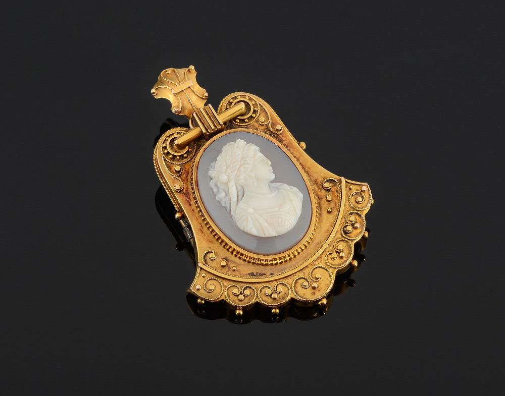 Appraisal: ANTIQUE K GOLD CAMEO PENDANT BROOCH Victorian era carved chalcedony