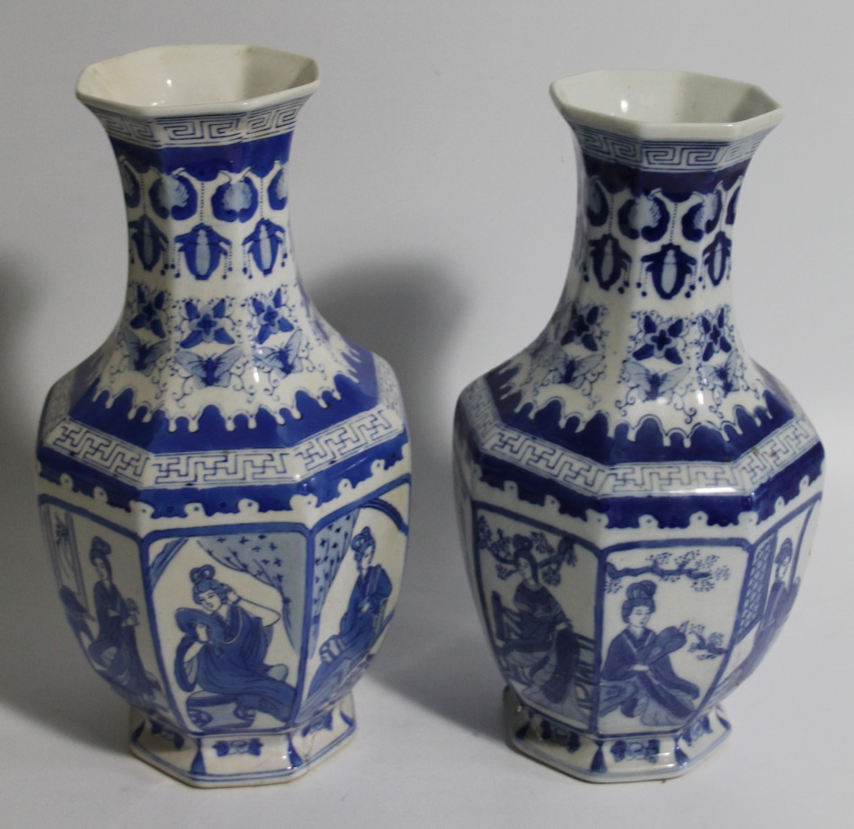 Appraisal: A pair of decorative Oriental design blue and white vases