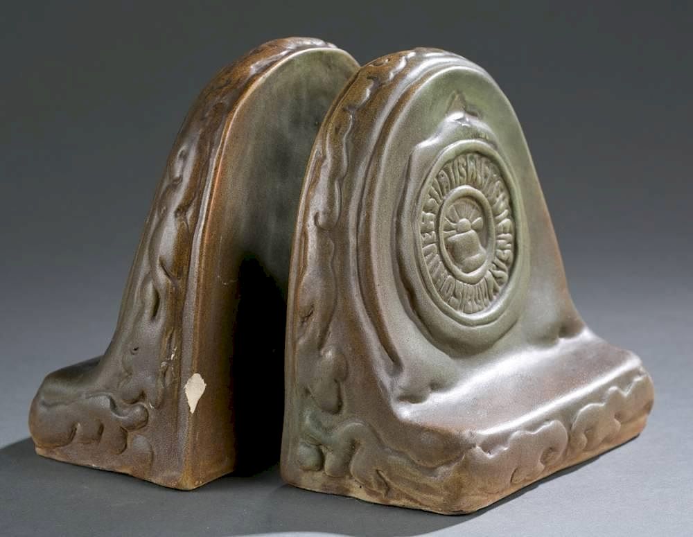 Appraisal: Pair of Alfred University ceramic bookends A pair of Alfred