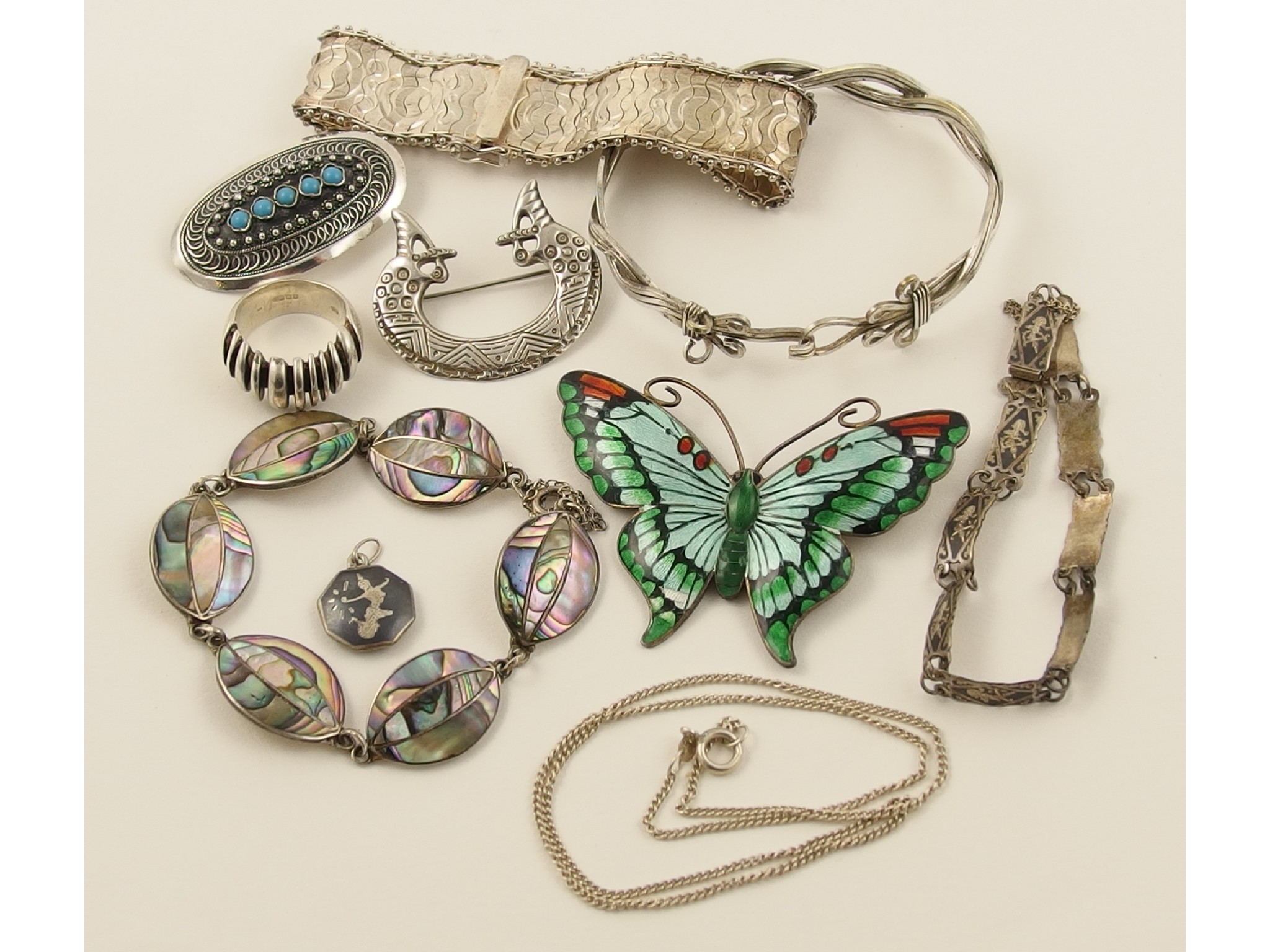 Appraisal: A collection of silver and white metal jewellery to include