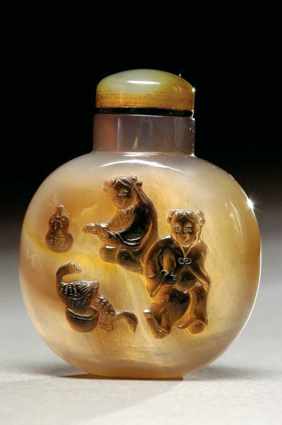 Appraisal: CAMEO AGATE SNUFF BOTTLE Finely hollowed cameo agate snuff bottle