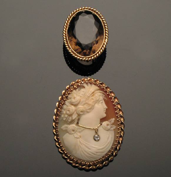 Appraisal: A k gold shell cameo with a gold and smoky