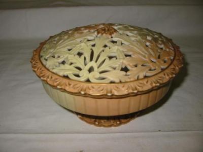 Appraisal: A LOCKE CO WORCESTER BLUSH PORCELAIN POT POURRI DISH of