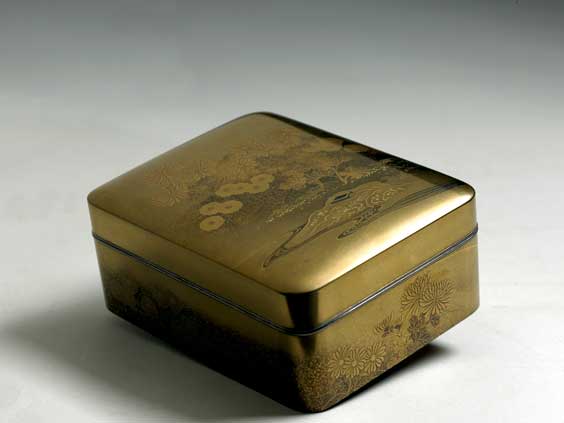 Appraisal: JAPANESE GOLD LACQUER BOX Beautifully gold lacquered Japanese box the