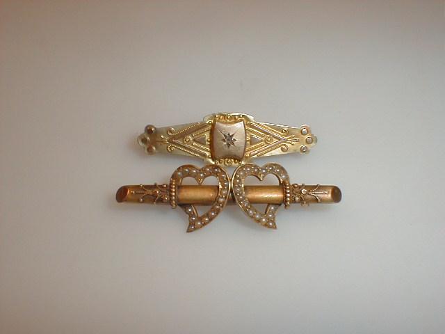 Appraisal: A small Victorian memorial brooch star set tiny diamond to