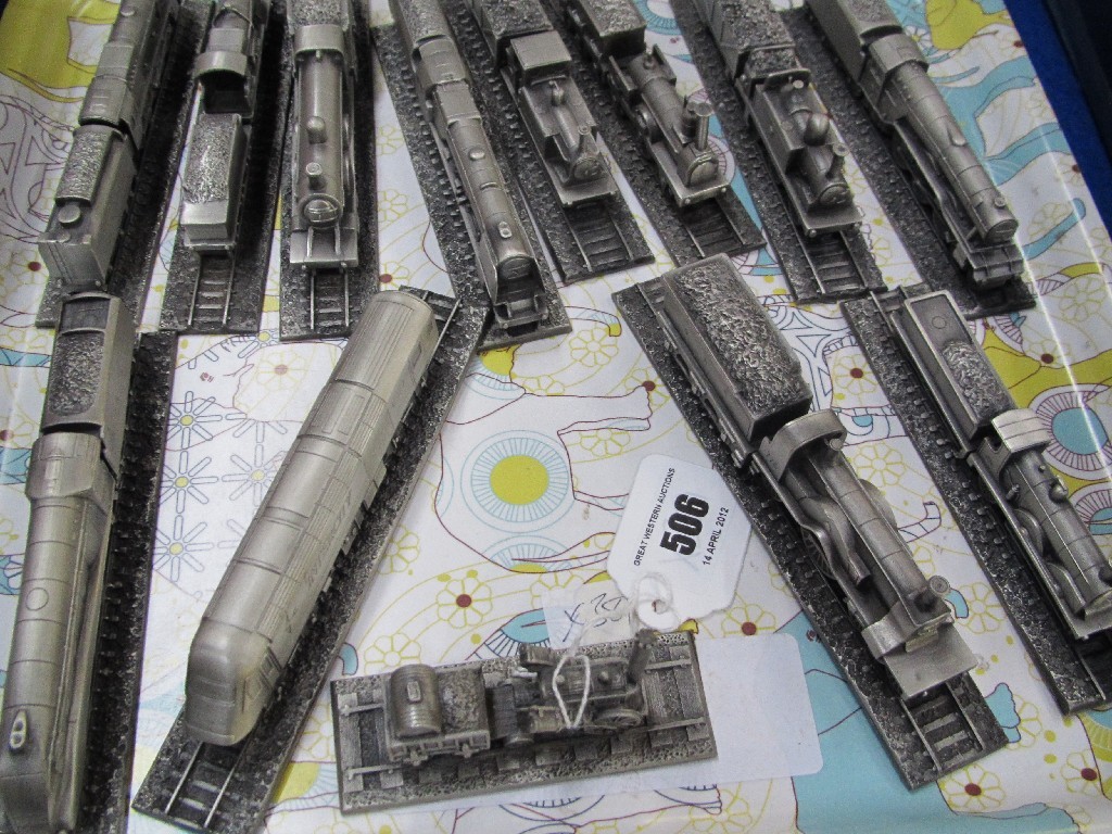 Appraisal: Lot comprising thirteen cast metal model train engines and tenders