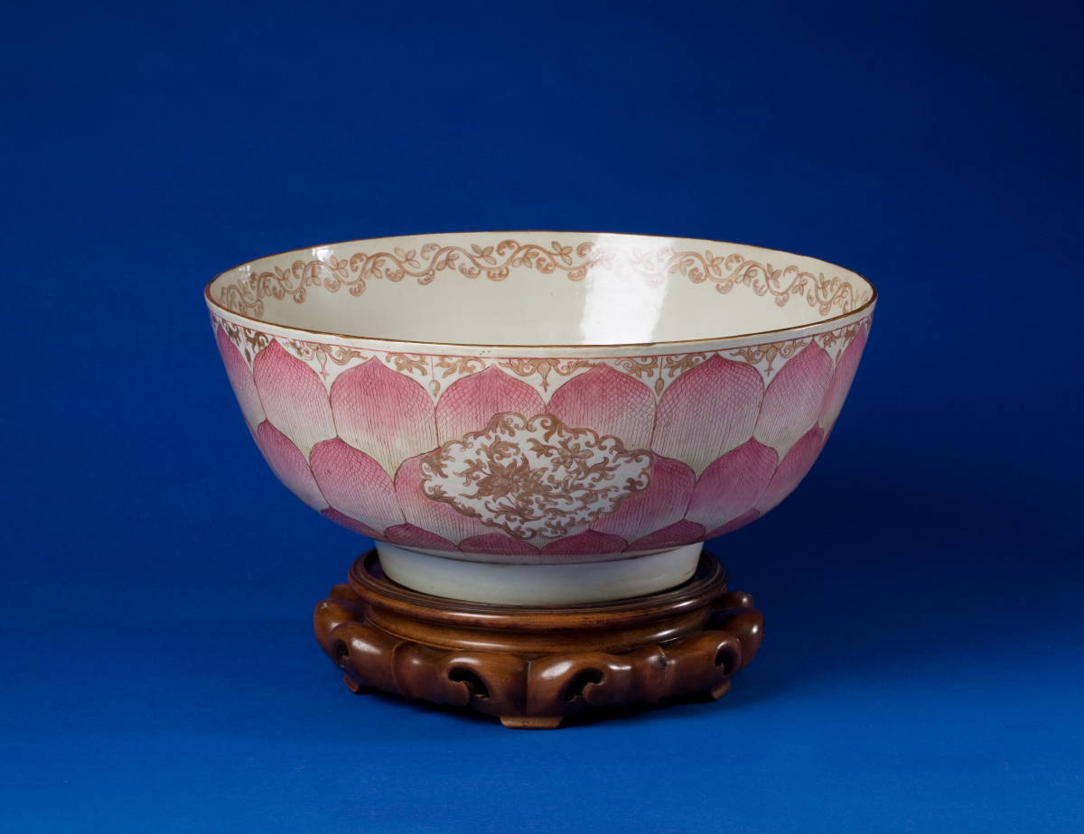 Appraisal: CHINESE EXPORT PORCELAIN LOTUS PUNCH BOWL CIRCA - Painted in