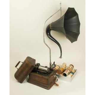 Appraisal: Edison Phonograph Edison Standard Phonograph with metal horn and music