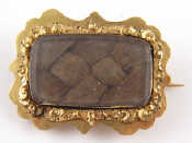 Appraisal: A yellow metal tests carat gold cased mourning locket approx