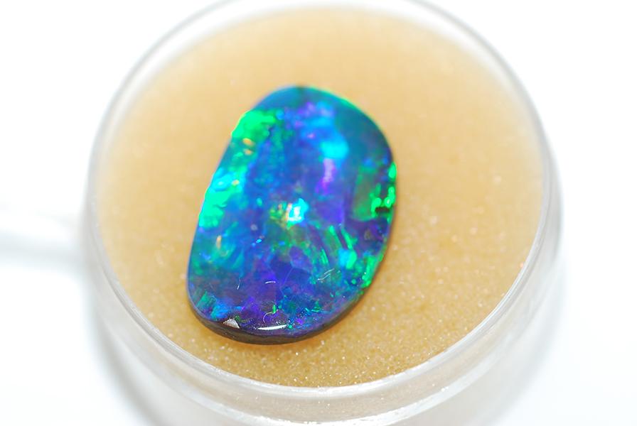 Appraisal: A LOOSE BOULDER OPAL CTS A LOOSE BOULDER OPAL CTS