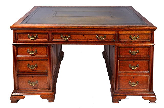 Appraisal: A LATE VICTORIAN EDWARDIAN GOLDEN OAK PARTNERS PEDESTAL DESK with