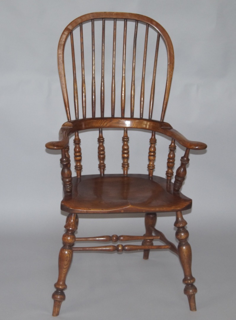 Appraisal: A thC oak and elm Windsor chair with plain and