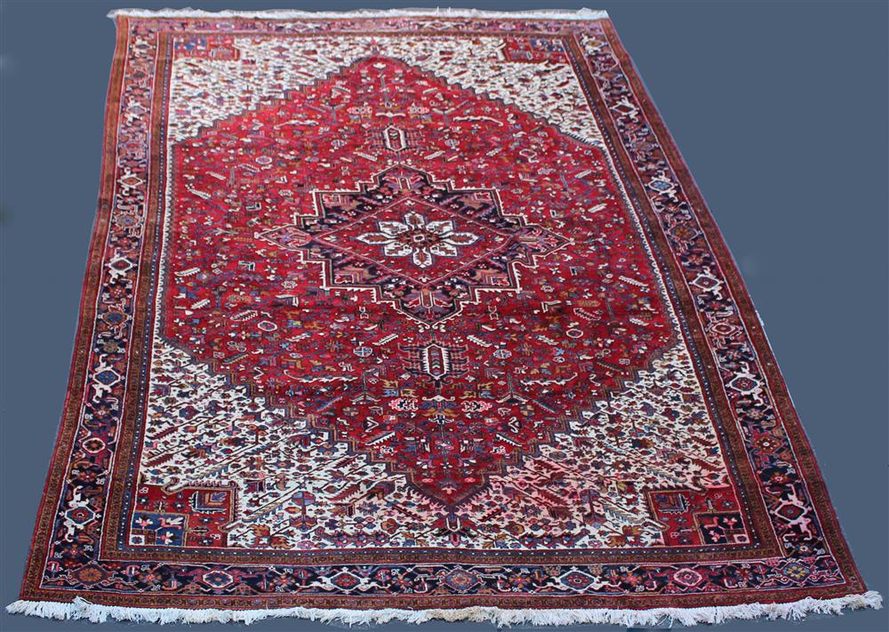 Appraisal: ROOM SIZE HERIZ WOOL RUG central medallion on a red