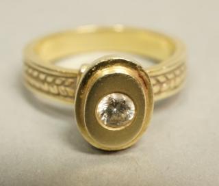 Appraisal: K Gold Diamond Ring Classic design w cara K Gold