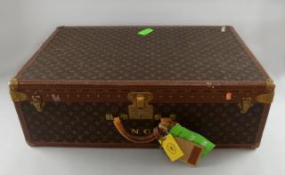 Appraisal: Oasis - Louis Vuitton - A monogrammed hard-sided suit case