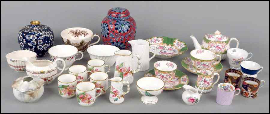 Appraisal: MINTON PORCELAIN TABLE SERVICE IN THE COCKATRICE PATTERN Comprised of