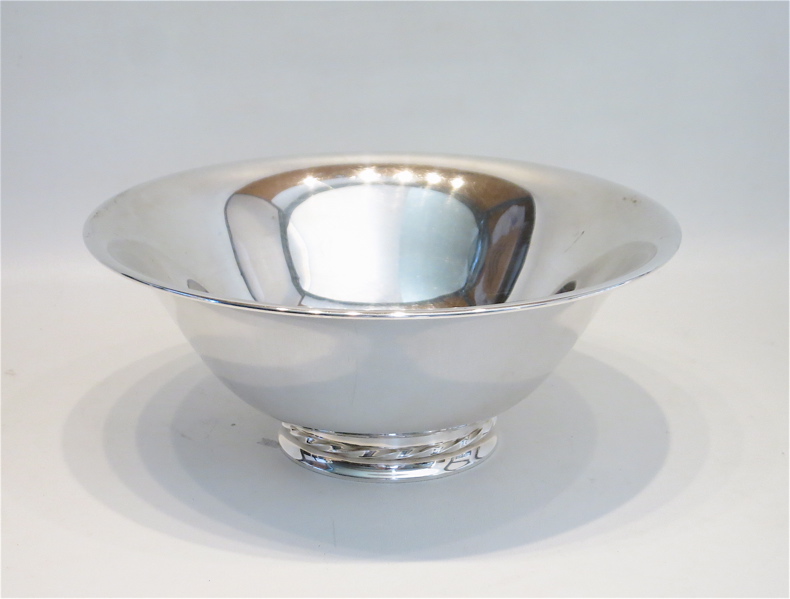 Appraisal: TOWLE STERLING SILVER FOOTED CENTERPIECE BOWL Diameter inches Weight troy