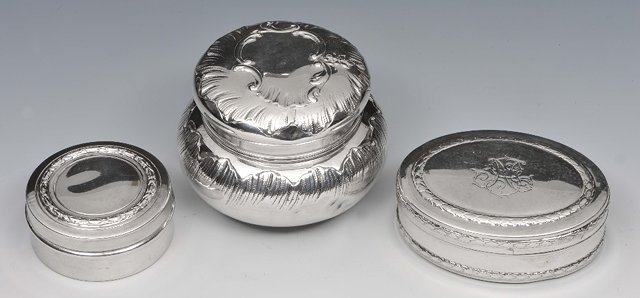 Appraisal: Three pieces of French silverincluding two snuff boxes of circular