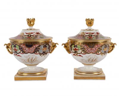 Appraisal: A pair of Worcester Barr Flight Barr Imari pattern urn-shaped