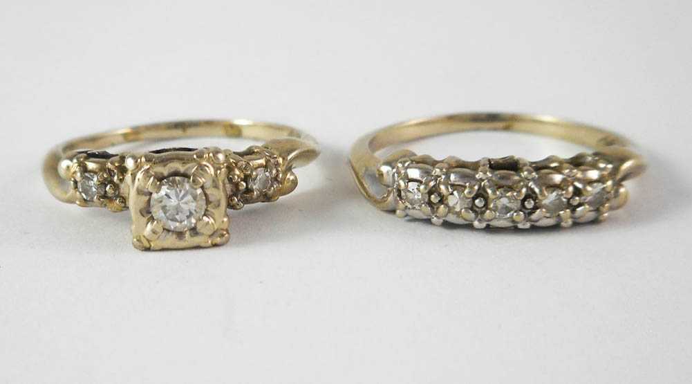 Appraisal: DIAMOND AND FOURTEEN KARAT GOLD WEDDING SET The white gold