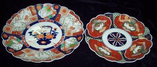 Appraisal: Two Japanese Imari lobed dishes the larger cm diameter