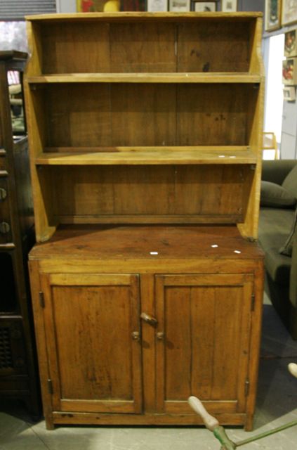 Appraisal: A pine kitchen dresser