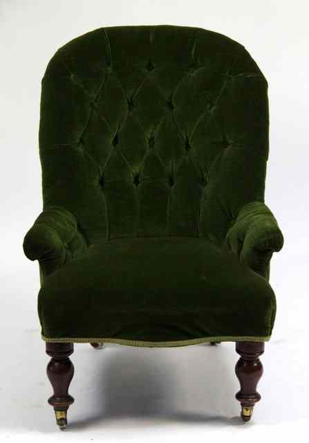 Appraisal: A Victorian button back nursing chair on turned legs