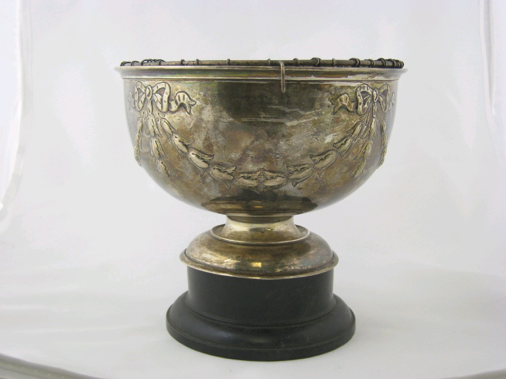 Appraisal: An Edward VII circular Rose Bowl with swag and ribbon