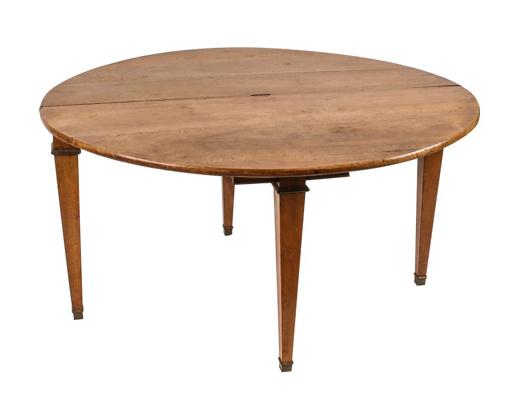 Appraisal: FRUITWOOD GATELEG TABLEthe top round when fully extended on square