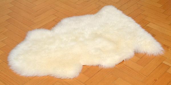 Appraisal: A SMALL SHEEP SKIN MAT CM LONG