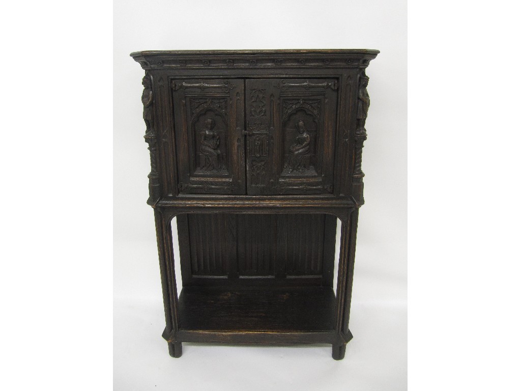 Appraisal: A th century oak two door cabinet the top richly