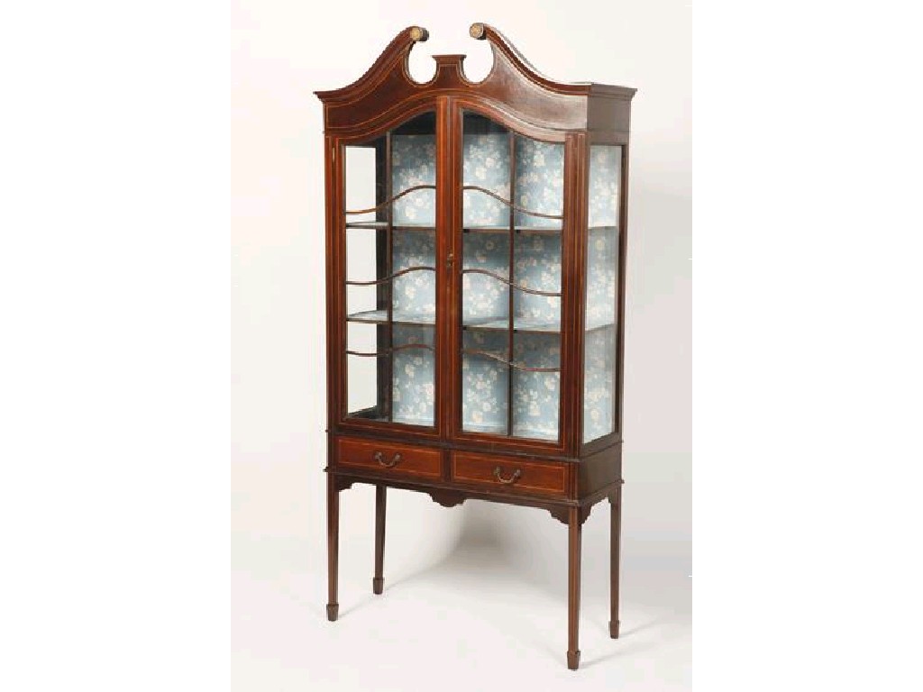 Appraisal: AN EDWARDIAN MAHOGANY DISPLAY CABINET of Sheraton design with a