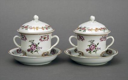 Appraisal: Four Chinese Export-Style Porcelain Articles Including two covered sugar bowls