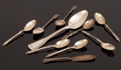 Appraisal: A set of five apostle top silver teaspoons Sheffield a