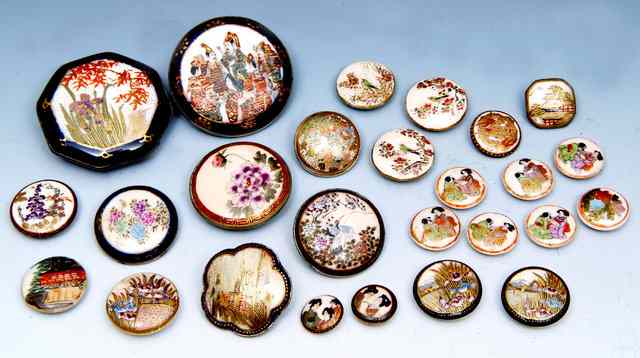 Appraisal: A GROUP OF VARIOUS SATSUMA WARE BUTTONS AND BUCKLES decorated