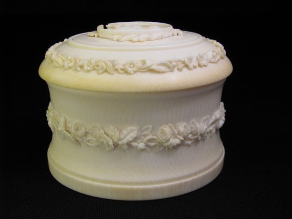 Appraisal: Continental carved ivory oval trinket box Center medallion carving with