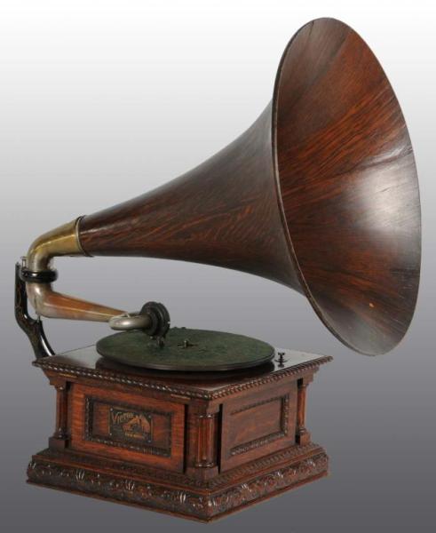 Appraisal: Victor M Special Disc Phonograph Description Oak smooth horn Working