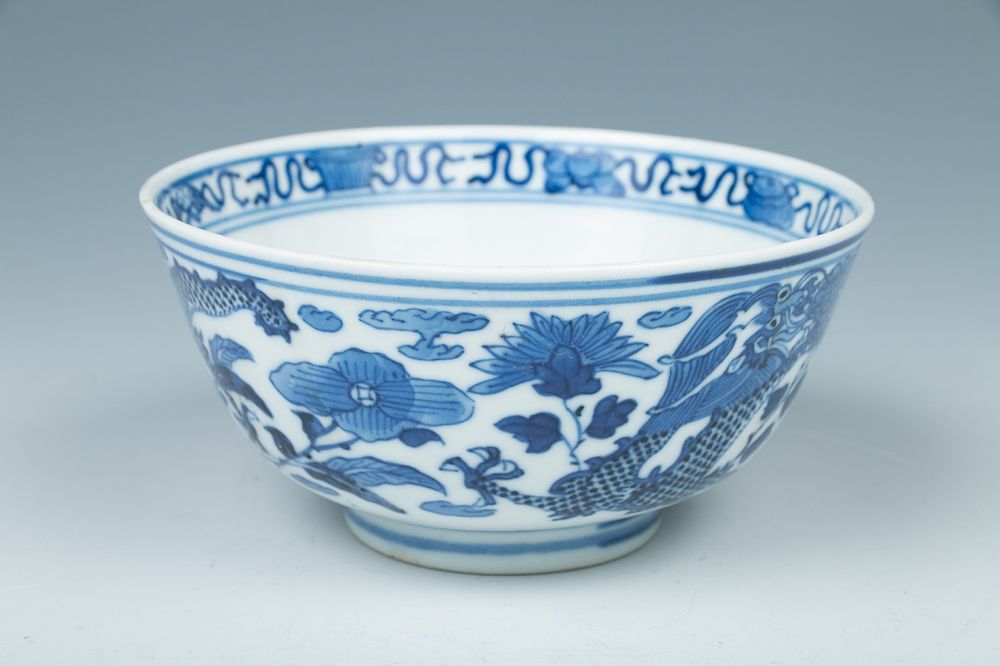 Appraisal: BLUE AND WHITE 'DRAGON' BOWL A blue and white dragon