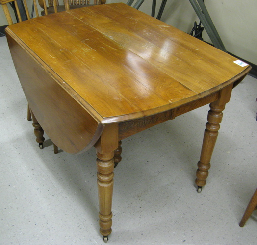 Appraisal: VICTORIAN DROP-LEAF DINING TABLE WITH TWO LEAVES American c -