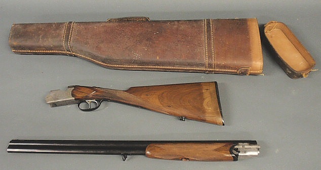 Appraisal: Over under gauge Beretta shotgun barrel with leather case