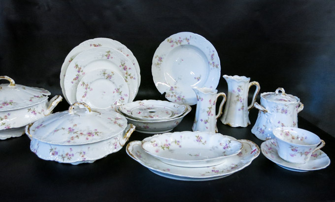 Appraisal: HAVILAND LIMOGES FINE CHINA SET sixty-five pieces comprised of dinner