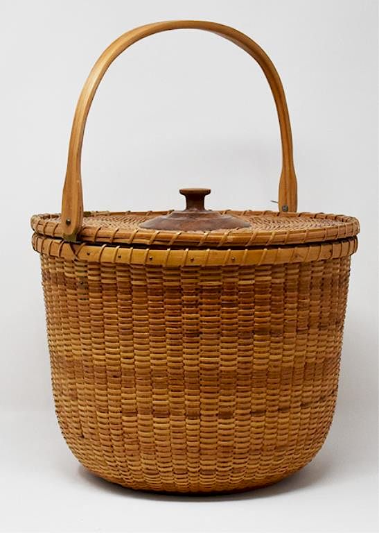 Appraisal: Nantucket basket w handle lid Nantucket basket w handle lid