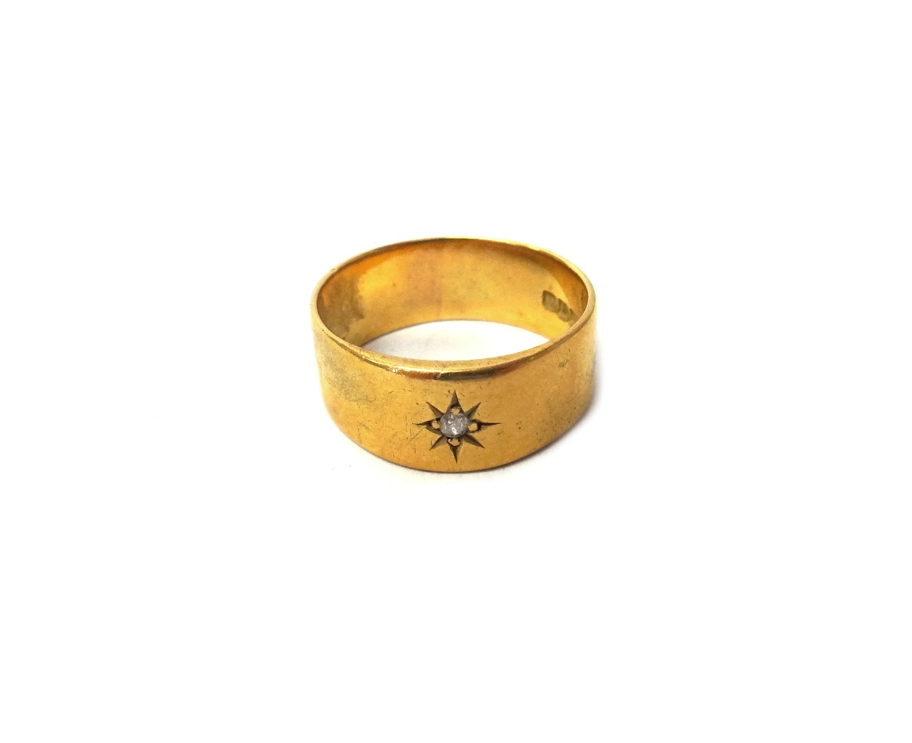 Appraisal: A gentleman's ct gold and diamond set single stone band