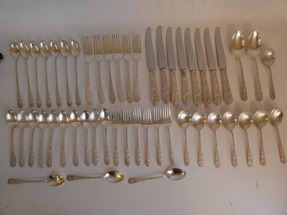 Appraisal: INTERNATIONAL REPOUSSE STERLING FLATWARE SET Sterling silver floral repousse flatware