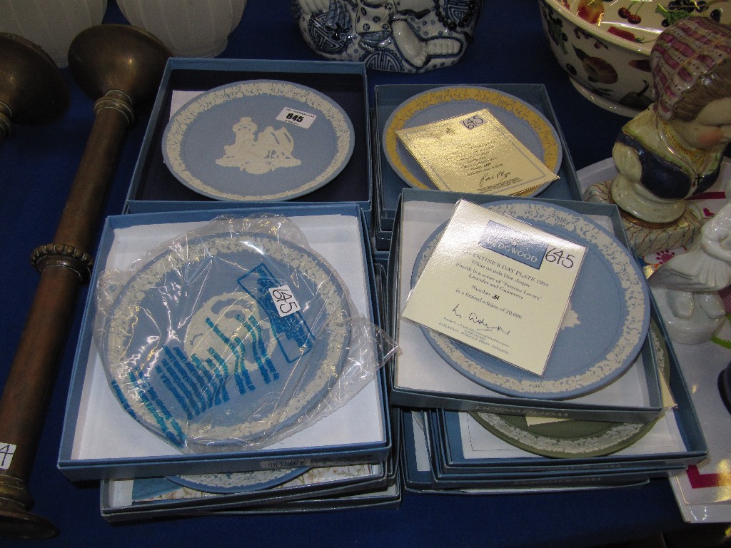 Appraisal: Fourteen Wedgwood jasperware Valentines day year plates all boxed and