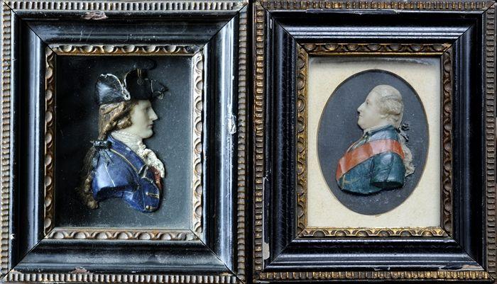 Appraisal: TWO WAX PORTRAIT MINIATURES The first depicting George Washington x