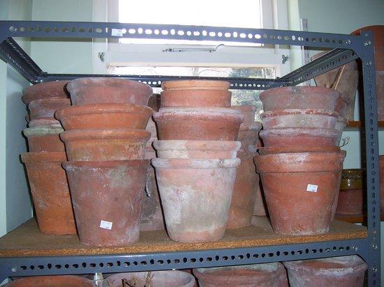 Appraisal: Sundry flowerpots