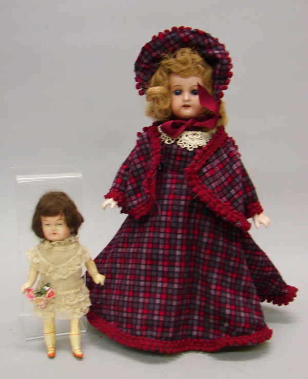 Appraisal: Pair of dolls Floradora A M Blue sleep eyes open